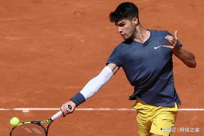 他镇定自若 他镇定自若